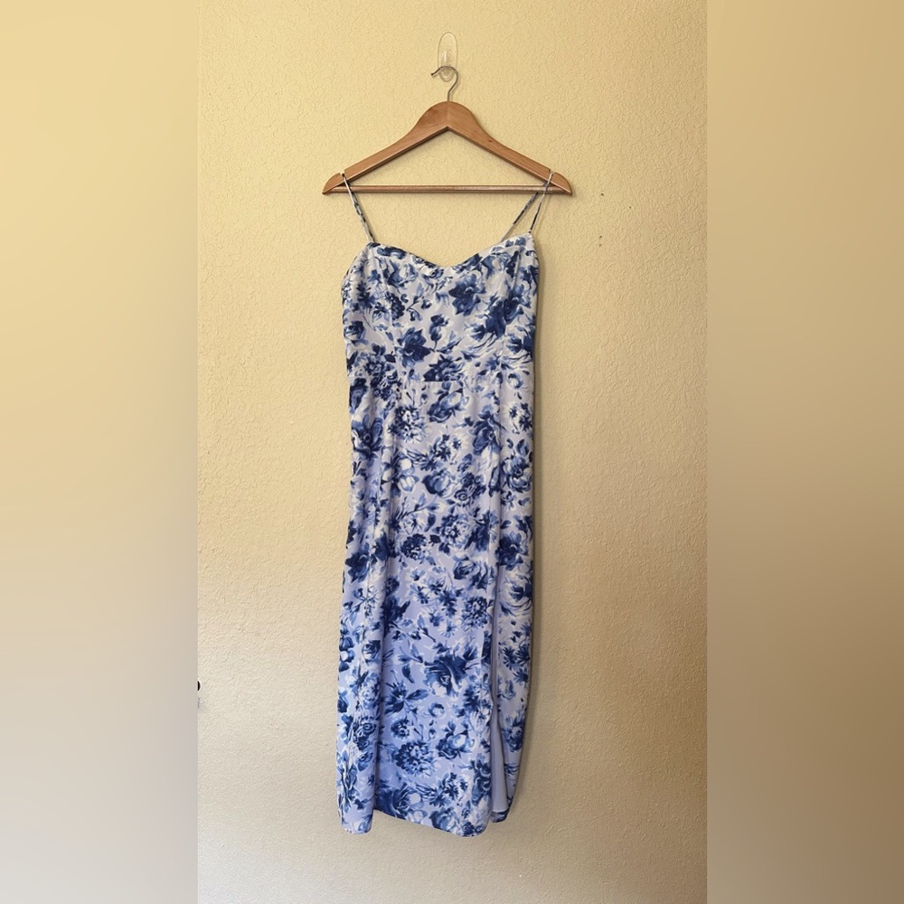 Abercrombie & Fitch size Medium Blue and White Floral Strap Dress